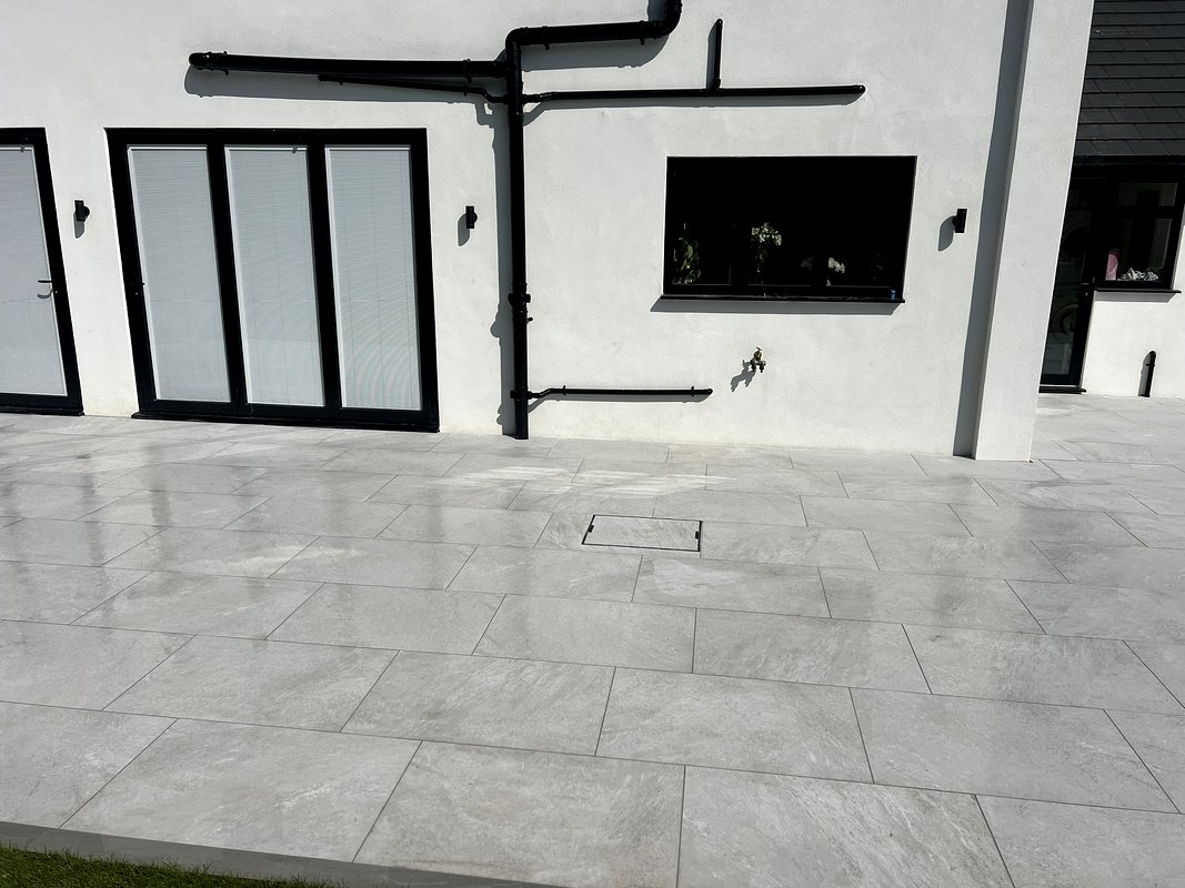 Modern Porcelain Patio - Porcelain patio installation in Hemel Hempstead, HP3