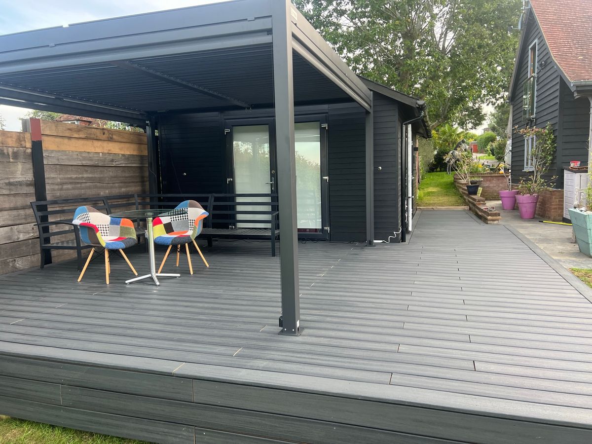 Raised composite Decking - view 2