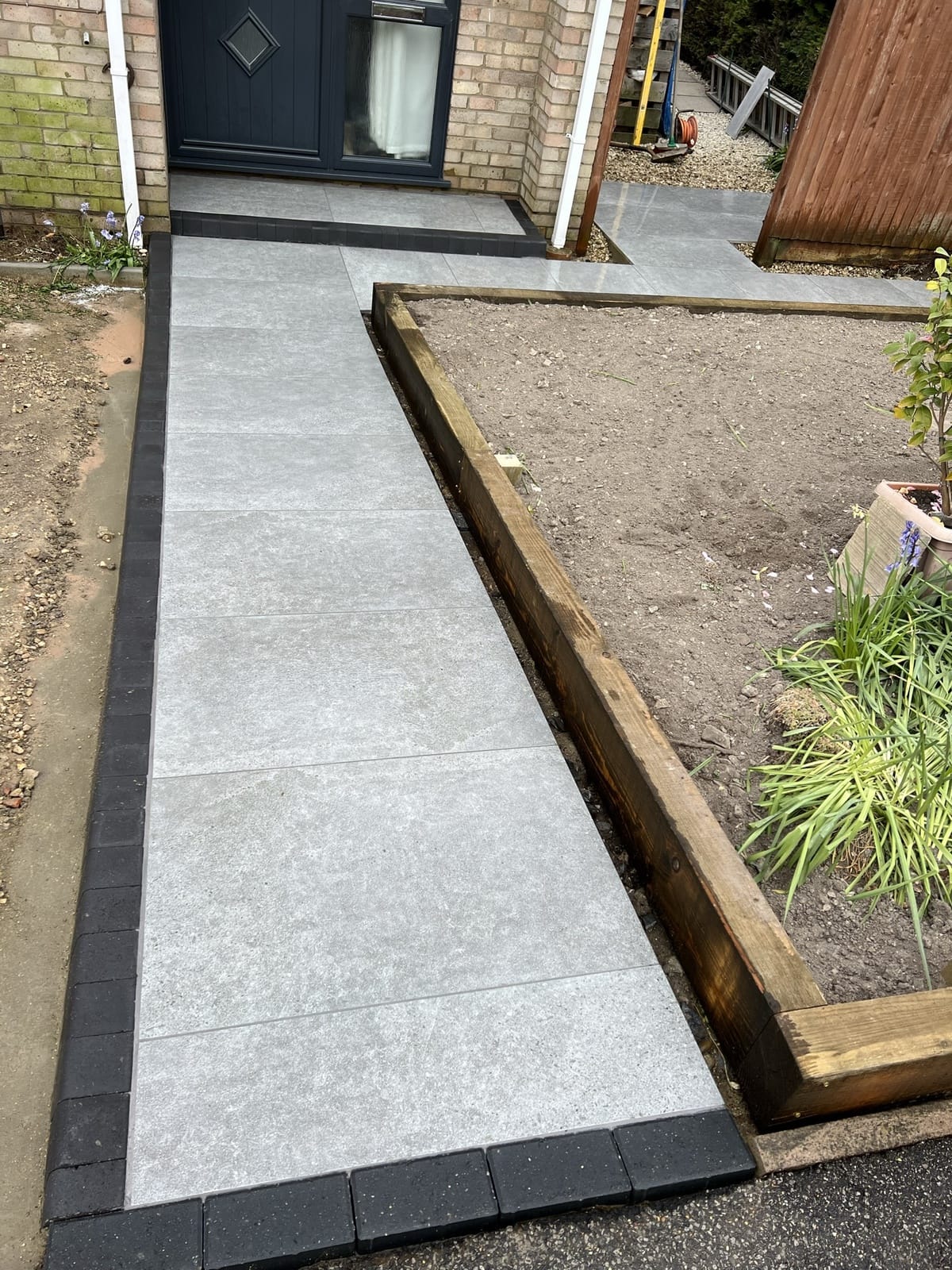 Charcoal Border Patio - Porcelain patio installation in Holmer Green, HP15